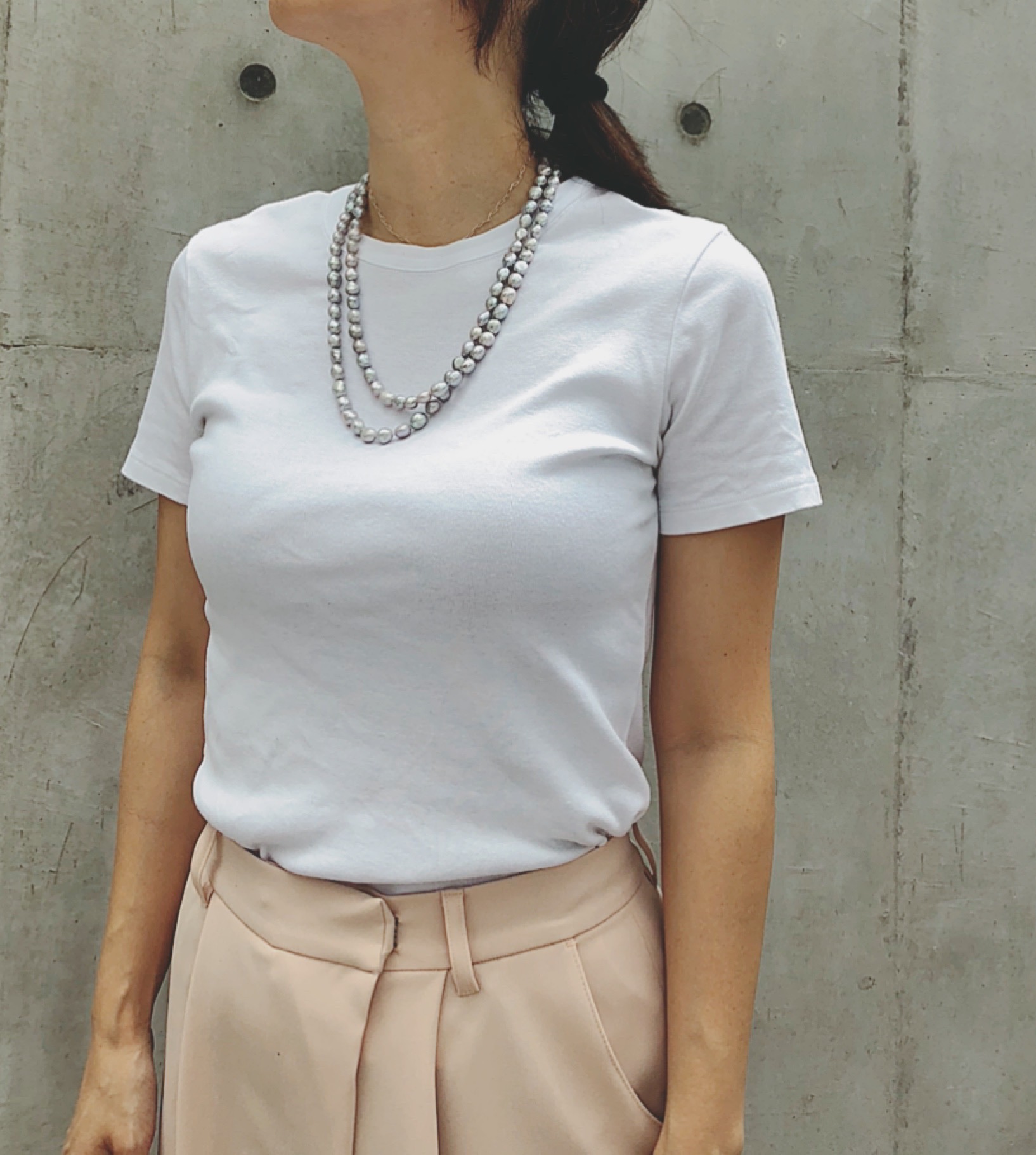 PURA Tokyo | 大人の女性だから似合う『グレーパのール×白いTシャツ』コーデ♪
